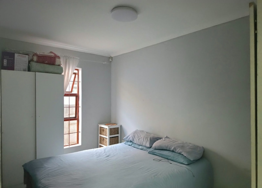 To Let 3 Bedroom Property for Rent in Uitzicht Western Cape